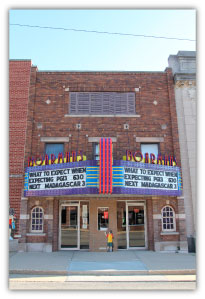 lake-shelbyville-illinois-movies-boarmans-roxy-movie-theatre